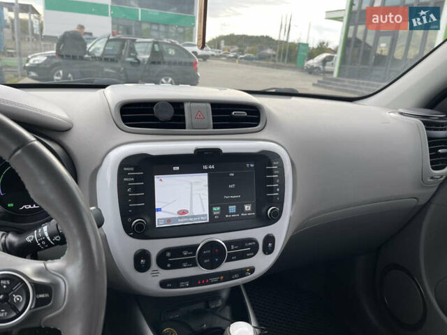 Киа Soul 2017 в Нововолынск на Automoto.ua Серый Киа Soul, объемом двигателя 0 л и пробегом 135 тыс. км за 10700 $, фото 10 на Automoto.ua