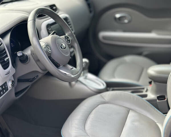 Сірий Кіа Soul, об'ємом двигуна 0 л та пробігом 161 тис. км за 10200 $, фото 29 на Automoto.ua