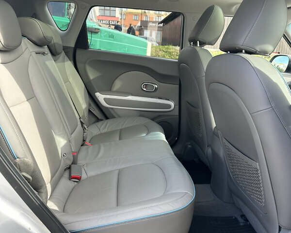 Сірий Кіа Soul, об'ємом двигуна 0 л та пробігом 161 тис. км за 10350 $, фото 40 на Automoto.ua