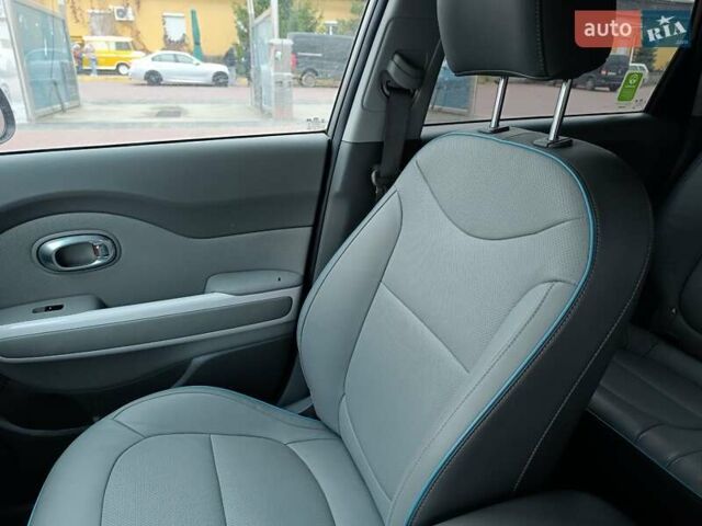 Серый Киа Soul, объемом двигателя 0 л и пробегом 130 тыс. км за 6150 $, фото 20 на Automoto.ua