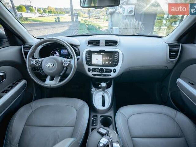 Сірий Кіа Soul, об'ємом двигуна 0 л та пробігом 46 тис. км за 11750 $, фото 17 на Automoto.ua