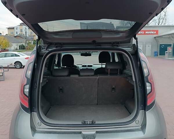 Серый Киа Soul, объемом двигателя 0 л и пробегом 130 тыс. км за 6150 $, фото 26 на Automoto.ua