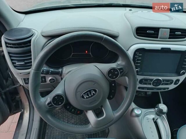 Серый Киа Soul, объемом двигателя 0 л и пробегом 130 тыс. км за 6150 $, фото 16 на Automoto.ua