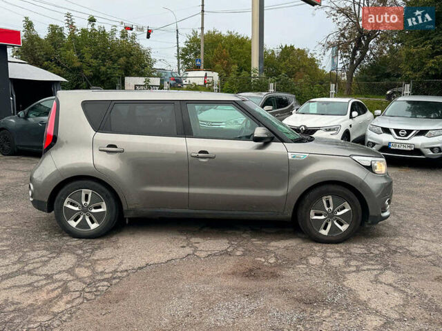 Киа Soul 2017 в Виннице на Automoto.ua Серый Киа Soul, объемом двигателя 0 л и пробегом 108 тыс. км за 10390 $, фото 3 на Automoto.ua