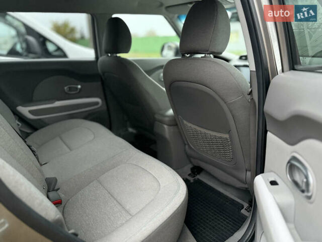 Сірий Кіа Soul, об'ємом двигуна 0 л та пробігом 141 тис. км за 10444 $, фото 11 на Automoto.ua