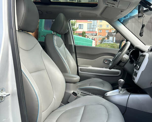 Сірий Кіа Soul, об'ємом двигуна 0 л та пробігом 161 тис. км за 10350 $, фото 34 на Automoto.ua