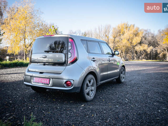 Сірий Кіа Soul, об'ємом двигуна 0 л та пробігом 46 тис. км за 11750 $, фото 5 на Automoto.ua