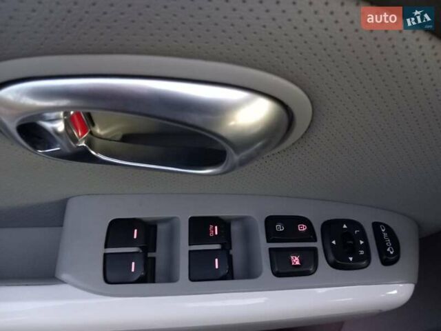 Сірий Кіа Soul, об'ємом двигуна 0 л та пробігом 105 тис. км за 11200 $, фото 20 на Automoto.ua