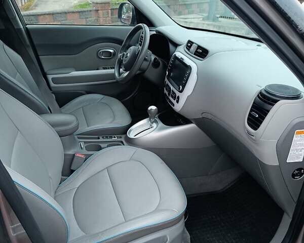 Серый Киа Soul, объемом двигателя 0 л и пробегом 130 тыс. км за 6150 $, фото 29 на Automoto.ua