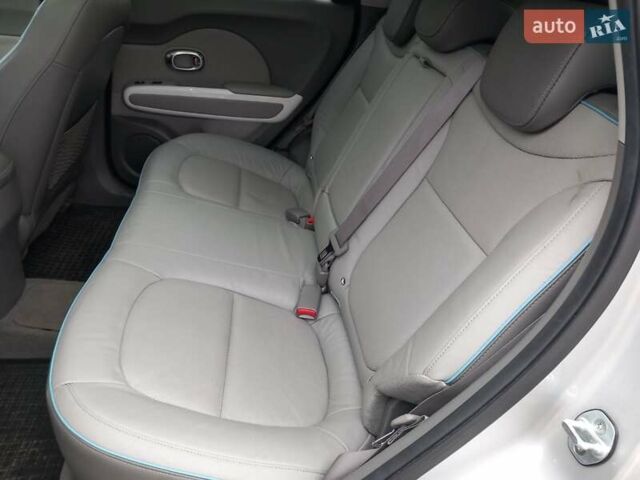 Серый Киа Soul, объемом двигателя 0 л и пробегом 60 тыс. км за 11700 $, фото 17 на Automoto.ua