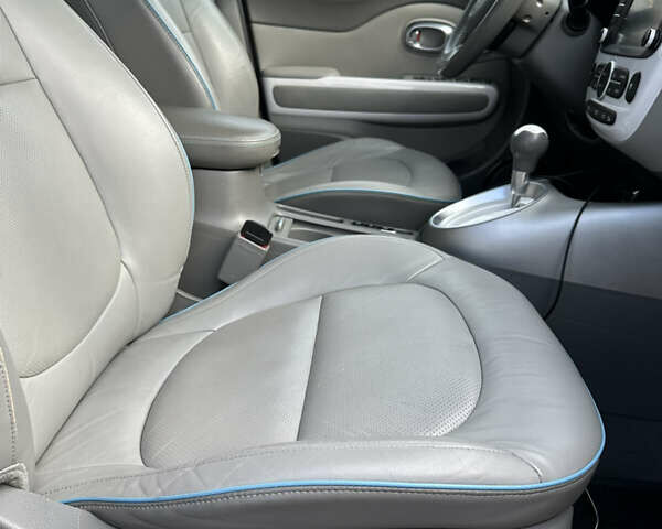 Сірий Кіа Soul, об'ємом двигуна 0 л та пробігом 161 тис. км за 10200 $, фото 45 на Automoto.ua