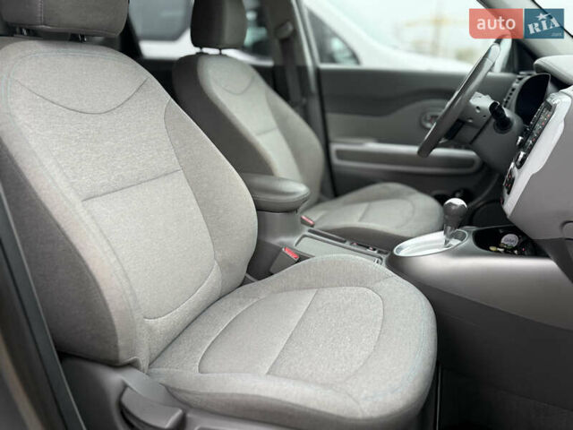 Сірий Кіа Soul, об'ємом двигуна 0 л та пробігом 141 тис. км за 10444 $, фото 8 на Automoto.ua