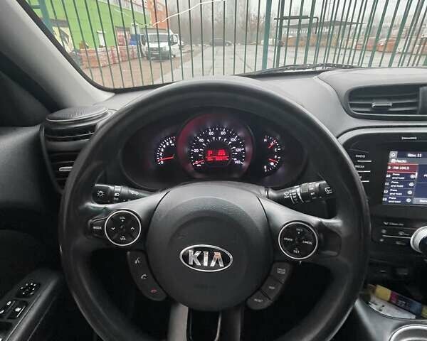 Сірий Кіа Soul, об'ємом двигуна 2 л та пробігом 139 тис. км за 10000 $, фото 5 на Automoto.ua