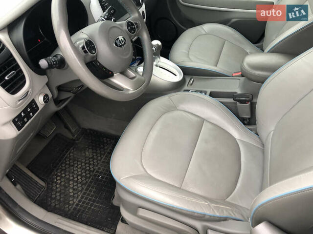 Сірий Кіа Soul, об'ємом двигуна 0 л та пробігом 130 тис. км за 10500 $, фото 20 на Automoto.ua