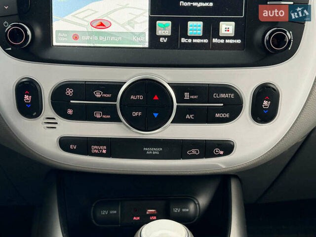 Киа Soul 2017 в Виннице на Automoto.ua Серый Киа Soul, объемом двигателя 0 л и пробегом 108 тыс. км за 10390 $, фото 27 на Automoto.ua