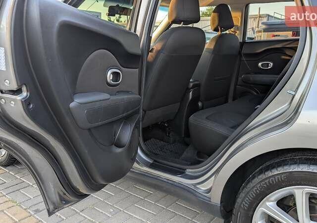 Сірий Кіа Soul, об'ємом двигуна 2 л та пробігом 108 тис. км за 11300 $, фото 5 на Automoto.ua