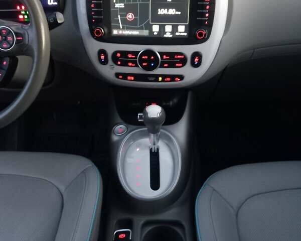 Сірий Кіа Soul, об'ємом двигуна 0 л та пробігом 105 тис. км за 11200 $, фото 16 на Automoto.ua