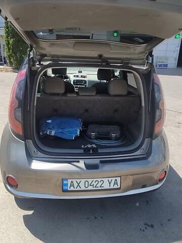 Киа Soul 2017 в Харькове на Automoto.ua Серый Киа Soul, объемом двигателя 0 л и пробегом 77 тыс. км за 13000 $, фото 9 на Automoto.ua
