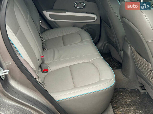 Киа Soul 2017 в Виннице на Automoto.ua Серый Киа Soul, объемом двигателя 0 л и пробегом 108 тыс. км за 10390 $, фото 18 на Automoto.ua