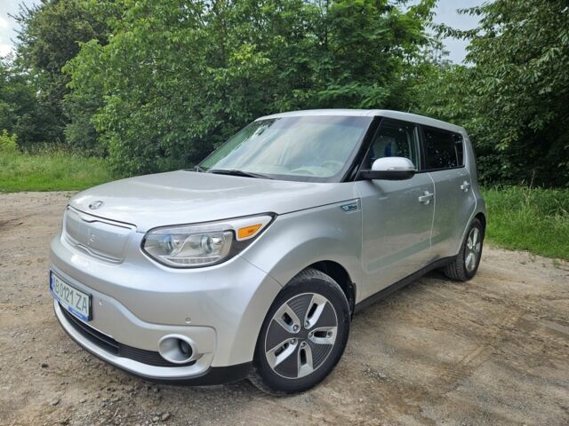 Серый Киа Soul, объемом двигателя 0 л и пробегом 67 тыс. км за 11000 $, фото 3 на Automoto.ua