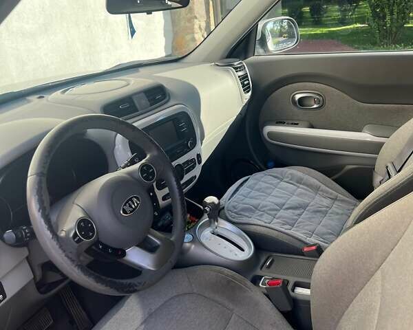 Сірий Кіа Soul, об'ємом двигуна 0 л та пробігом 71 тис. км за 11000 $, фото 2 на Automoto.ua