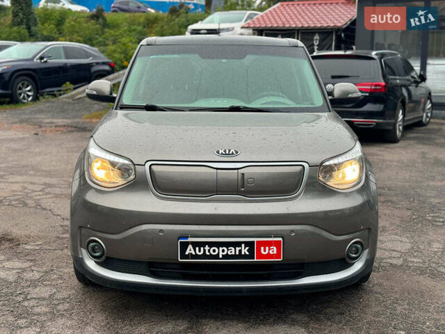 Киа Soul 2017 в Виннице на Automoto.ua Серый Киа Soul, объемом двигателя 0 л и пробегом 108 тыс. км за 10390 $, фото 2 на Automoto.ua