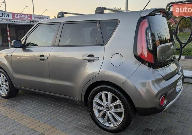 Сірий Кіа Soul, об'ємом двигуна 2 л та пробігом 108 тис. км за 11300 $, фото 9 на Automoto.ua