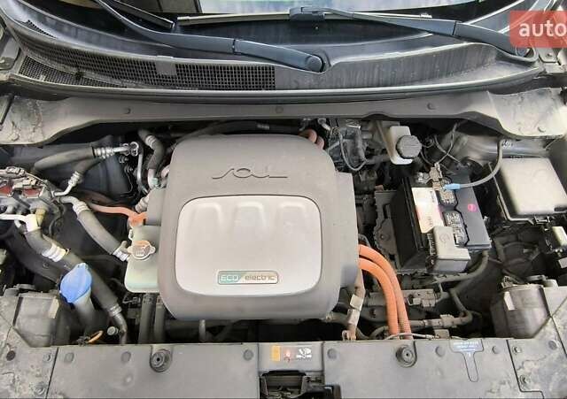 Серый Киа Soul, объемом двигателя 0 л и пробегом 82 тыс. км за 11500 $, фото 41 на Automoto.ua