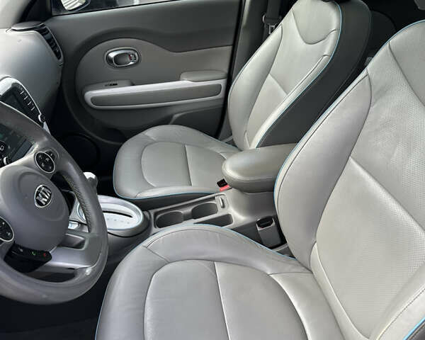 Сірий Кіа Soul, об'ємом двигуна 0 л та пробігом 161 тис. км за 10350 $, фото 22 на Automoto.ua