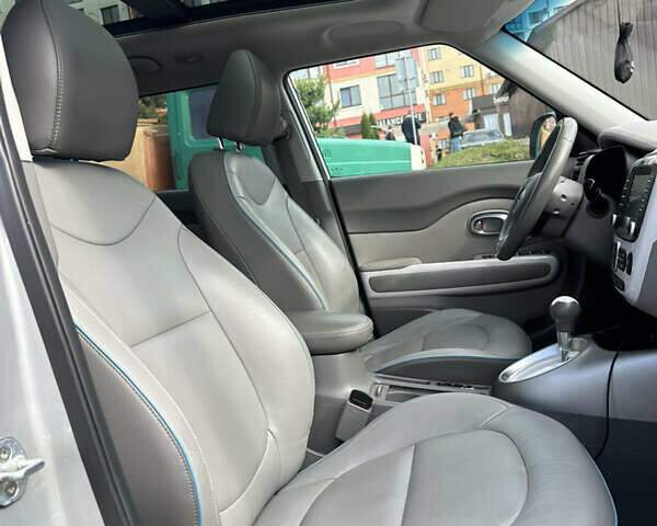 Сірий Кіа Soul, об'ємом двигуна 0 л та пробігом 161 тис. км за 10350 $, фото 36 на Automoto.ua