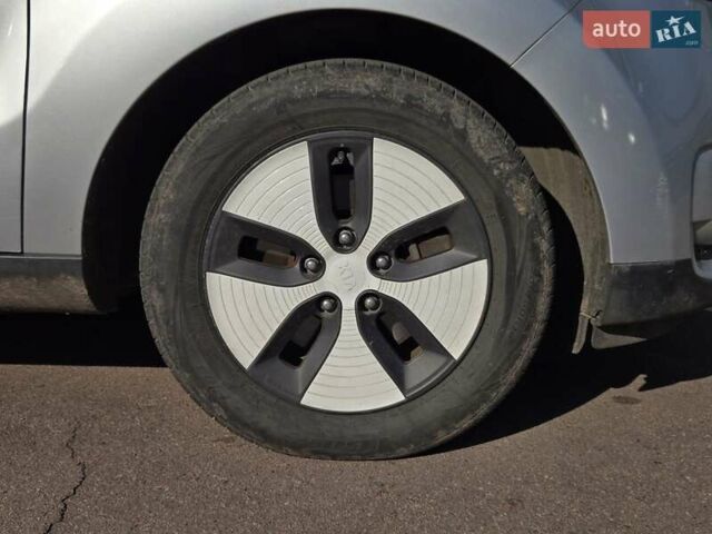 Сірий Кіа Soul, об'ємом двигуна 0 л та пробігом 116 тис. км за 9700 $, фото 17 на Automoto.ua