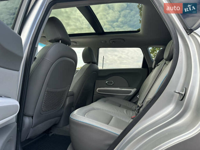 Сірий Кіа Soul, об'ємом двигуна 0 л та пробігом 161 тис. км за 10200 $, фото 40 на Automoto.ua