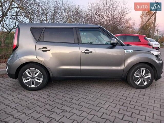 Сірий Кіа Soul, об'ємом двигуна 0 л та пробігом 105 тис. км за 11200 $, фото 7 на Automoto.ua