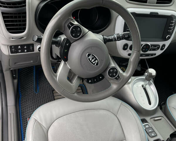 Киа Soul 2017 в Нововолынск на Automoto.ua Серый Киа Soul, объемом двигателя 0 л и пробегом 135 тыс. км за 10700 $, фото 5 на Automoto.ua