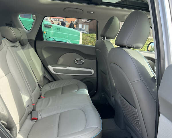 Сірий Кіа Soul, об'ємом двигуна 0 л та пробігом 161 тис. км за 10350 $, фото 38 на Automoto.ua