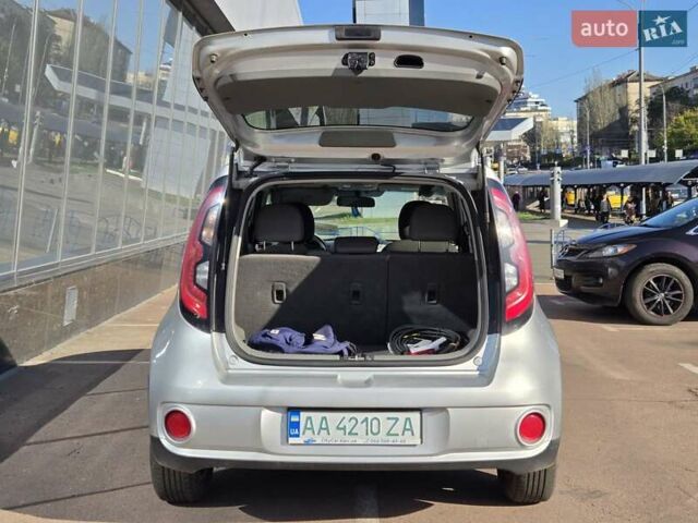 Сірий Кіа Soul, об'ємом двигуна 0 л та пробігом 116 тис. км за 9700 $, фото 28 на Automoto.ua