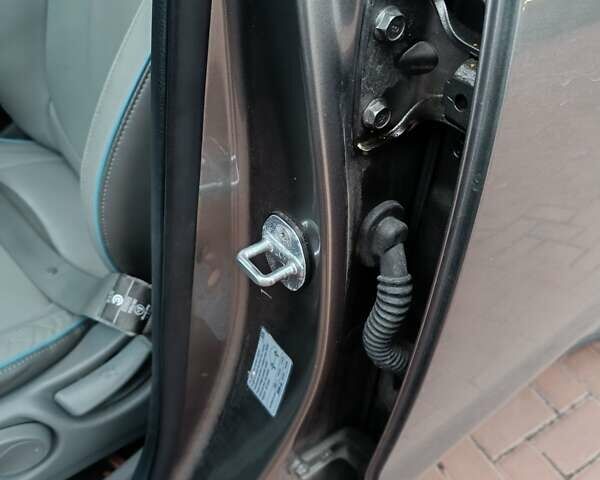 Серый Киа Soul, объемом двигателя 0 л и пробегом 130 тыс. км за 6150 $, фото 15 на Automoto.ua