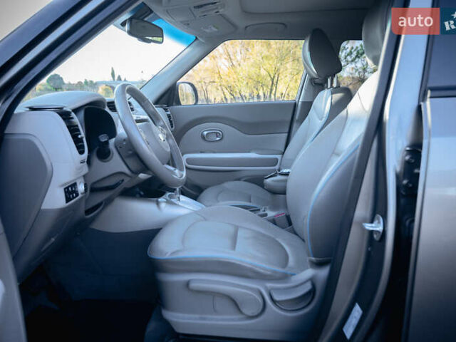 Сірий Кіа Soul, об'ємом двигуна 0 л та пробігом 46 тис. км за 11750 $, фото 13 на Automoto.ua