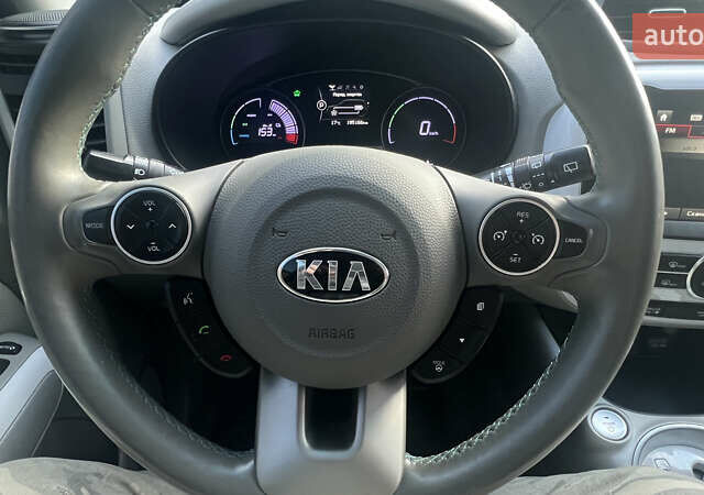 Киа Soul 2017 в Львове на Automoto.ua Серый Киа Soul, объемом двигателя 0 л и пробегом 140 тыс. км за 9800 $, фото 14 на Automoto.ua