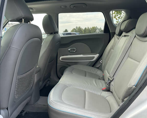 Сірий Кіа Soul, об'ємом двигуна 0 л та пробігом 161 тис. км за 10350 $, фото 30 на Automoto.ua