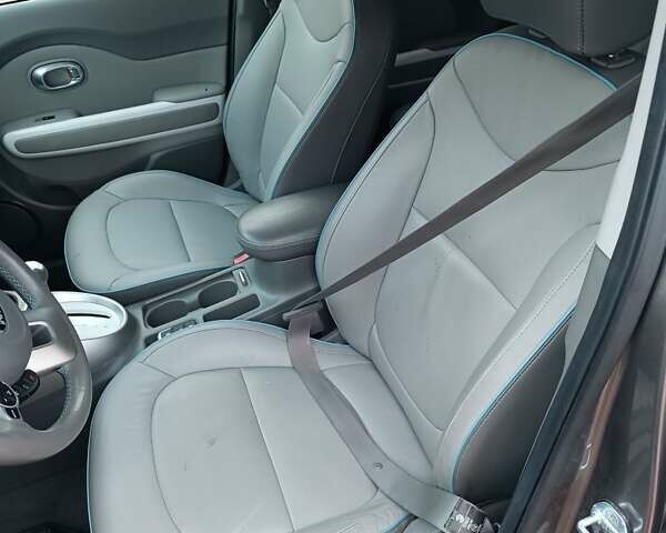 Серый Киа Soul, объемом двигателя 0 л и пробегом 130 тыс. км за 6150 $, фото 17 на Automoto.ua