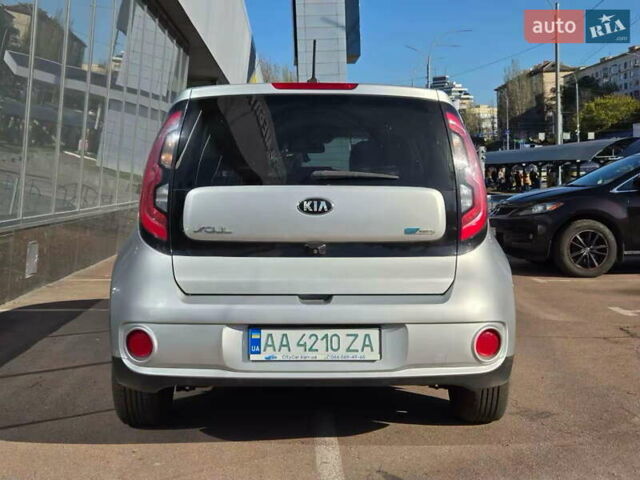 Серый Киа Soul, объемом двигателя 0 л и пробегом 116 тыс. км за 8900 $, фото 7 на Automoto.ua