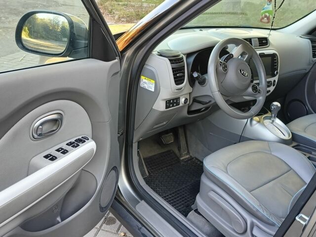 Серый Киа Soul, объемом двигателя 0 л и пробегом 97 тыс. км за 12500 $, фото 7 на Automoto.ua