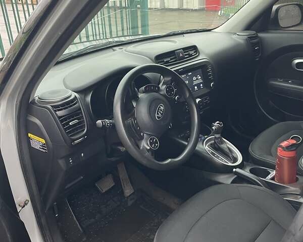 Сірий Кіа Soul, об'ємом двигуна 2 л та пробігом 139 тис. км за 10000 $, фото 6 на Automoto.ua