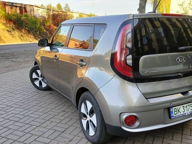 Серый Киа Soul, объемом двигателя 0 л и пробегом 97 тыс. км за 12500 $, фото 2 на Automoto.ua