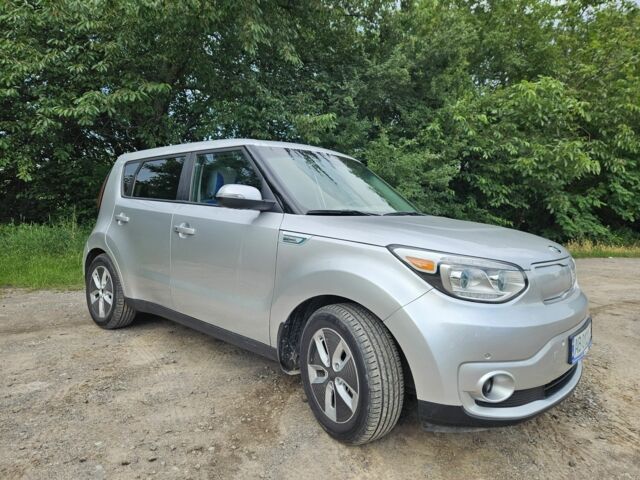 Серый Киа Soul, объемом двигателя 0 л и пробегом 67 тыс. км за 11000 $, фото 1 на Automoto.ua