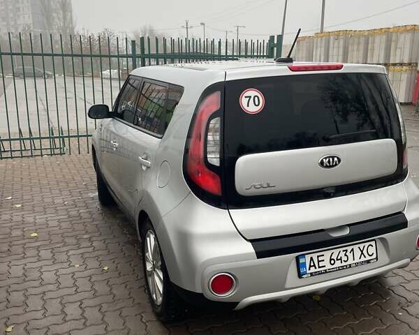 Сірий Кіа Soul, об'ємом двигуна 2 л та пробігом 139 тис. км за 10000 $, фото 4 на Automoto.ua