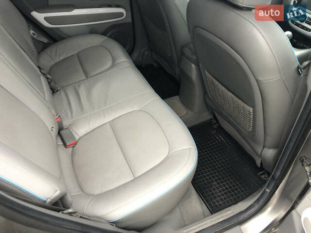 Сірий Кіа Soul, об'ємом двигуна 0 л та пробігом 130 тис. км за 10500 $, фото 16 на Automoto.ua