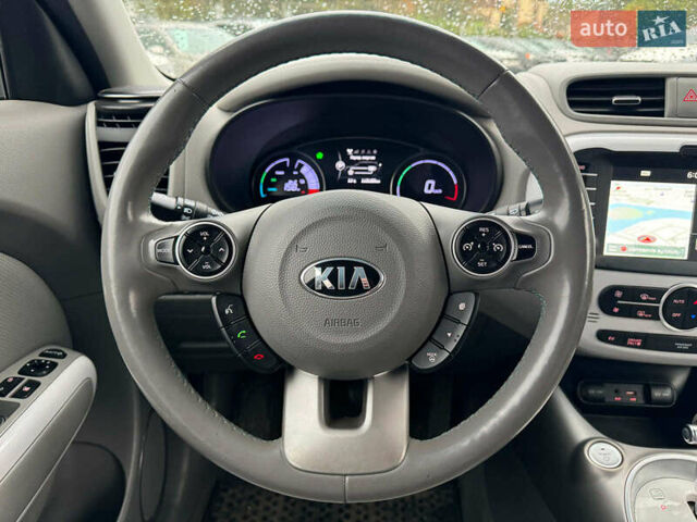 Киа Soul 2017 в Виннице на Automoto.ua Серый Киа Soul, объемом двигателя 0 л и пробегом 108 тыс. км за 10390 $, фото 24 на Automoto.ua