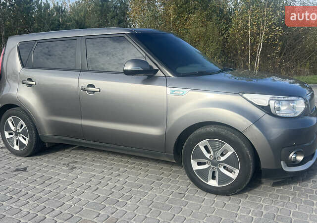 Киа Soul 2017 в Львове на Automoto.ua Серый Киа Soul, объемом двигателя 0 л и пробегом 140 тыс. км за 9800 $, фото 1 на Automoto.ua
